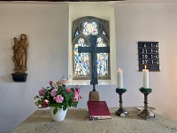 Altarfenster der Kapelle in Auetal-Rehren, Foto: Antje Wachtmann
