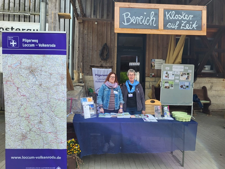 Infostand Pilgerweg Loccum-Volkenroda, Fotograf: Wilfried Laqua Infostand Pilgerweg Loccum-Volkenroda, Fotograf: Wilfried Laqua © Haus kirchlicher Dienste der Ev.-luth. Landeskirche Hannovers, PLV