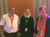 Pastorin Amélie zu Dohna, Referentin für Kirche im Tourismus und Pilgern der Hannoverschen Landeskirche, Pater Amseln Grün, Diakon Karl-Heinz Jaworski, Leiter des Fachbereichs Kirche in Freizeit und Tourismus der Württembergischen Landeskirche (Foto: Tob Pastorin Amélie zu Dohna, Referentin für Kirche im Tourismus und Pilgern der Hannoverschen Landeskirche,
Pater Amseln Grün, Diakon Karl-Heinz Jaworski, Leiter des Fachbereichs Kirche in Freizeit und Tourismus der Württembergischen
Landeskirche (Foto: Tob